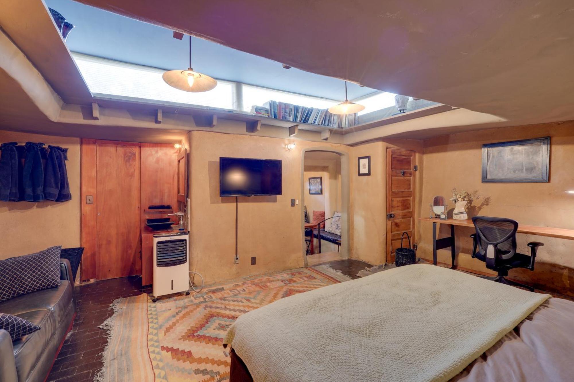 Adobe Studio 2 Blocks To Downtown Santa Fe Plaza! Экстерьер фото