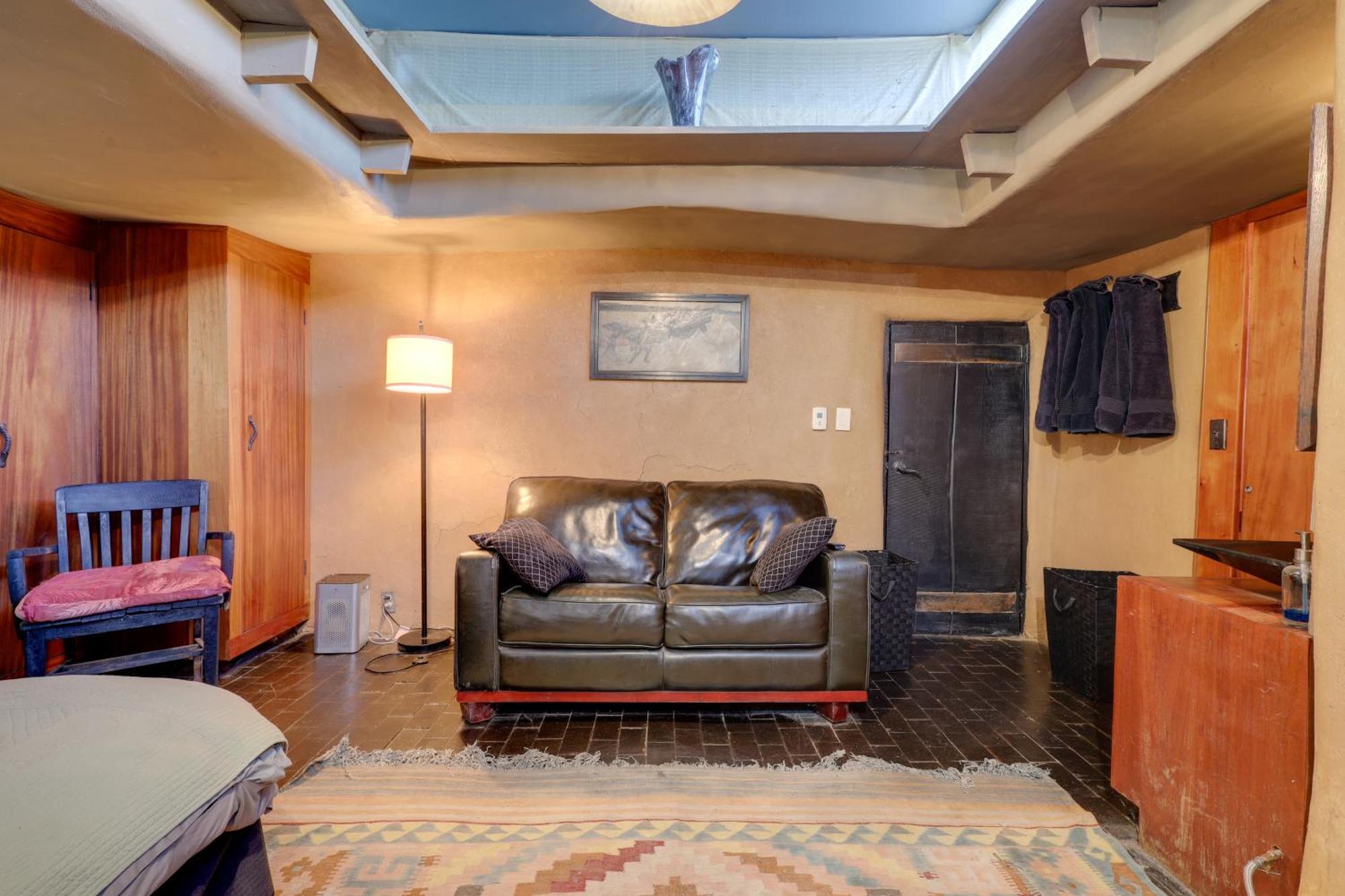 Adobe Studio 2 Blocks To Downtown Santa Fe Plaza! Экстерьер фото
